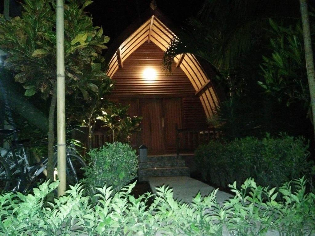 Kelapa Gading Bungalows Gili Islands Exterior photo